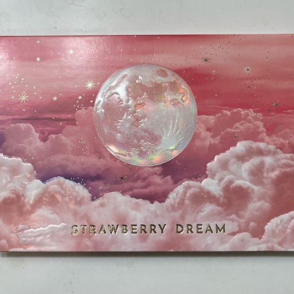 Lunar Beauty Strawberry Dream Eyeshadow Palette - Picture 2 of 4